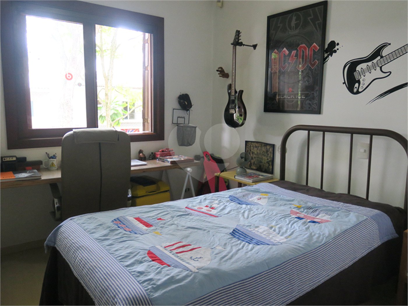 Casa à venda com 4 quartos, sendo 2 suítes, no condomínio Vila das Flores, São Paulo - SP
