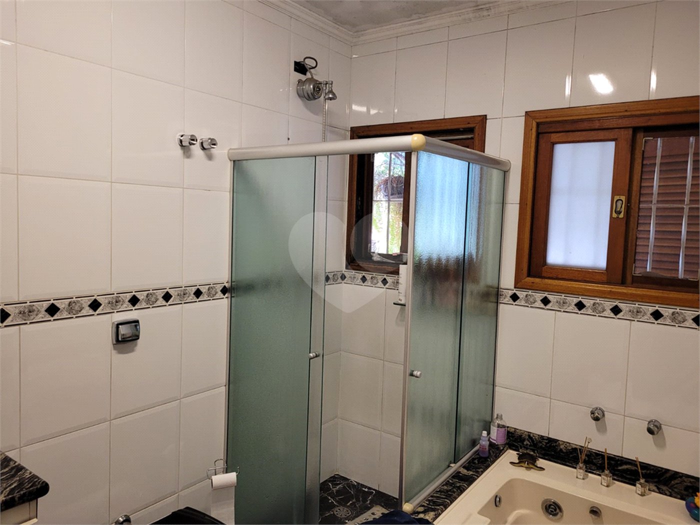 Sobrado à venda com 4 quartos, sendo 3 suítes, em Horto, São Paulo, SP