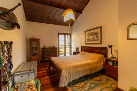 Casa à venda com 3 quartos, sendo 1 suíte,  no condomínio Jardim Hipico, São Paulo - SP