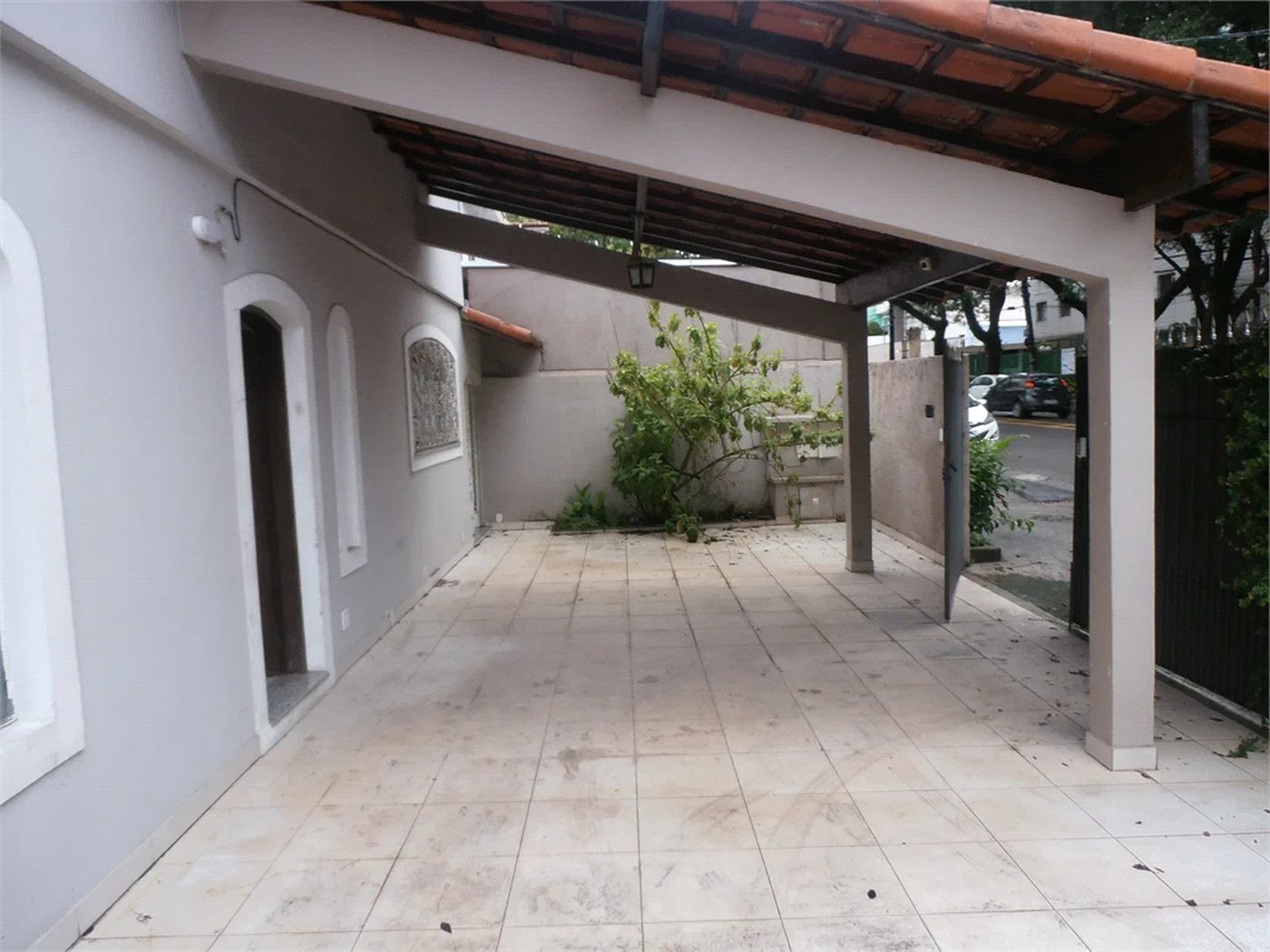 Sobrado à venda ou para alugar com 4 quartos, sendo 1 suíte,  em Vila Butantã, São Paulo, SP
