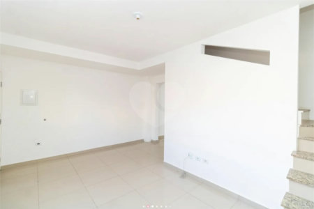 Casa à venda com 2 suítes no condomínio Dos Pássaros, São Paulo - SP