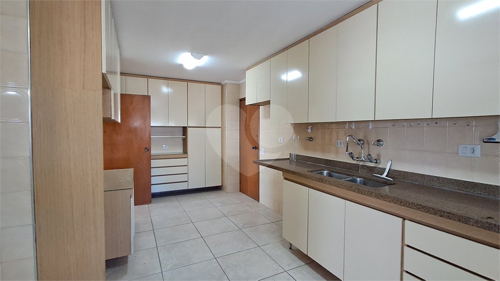 Apartamento à venda com 3 quartos, sendo 1 suíte,  em Alto da Boa Vista, São Paulo, SP