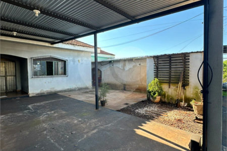 Casa à venda com 4 quartos, sendo 1 suíte,  em Jardim Estoril, Ponta Porã, MS