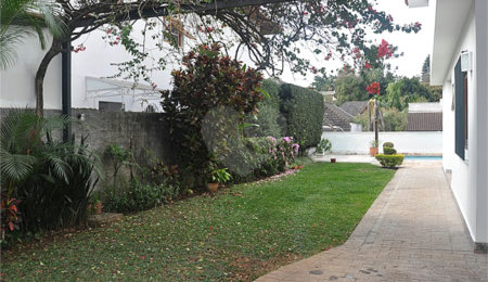 Sobrado à venda com 4 quartos, sendo 2 suítes,  em Alto da Boa Vista, São Paulo, SP