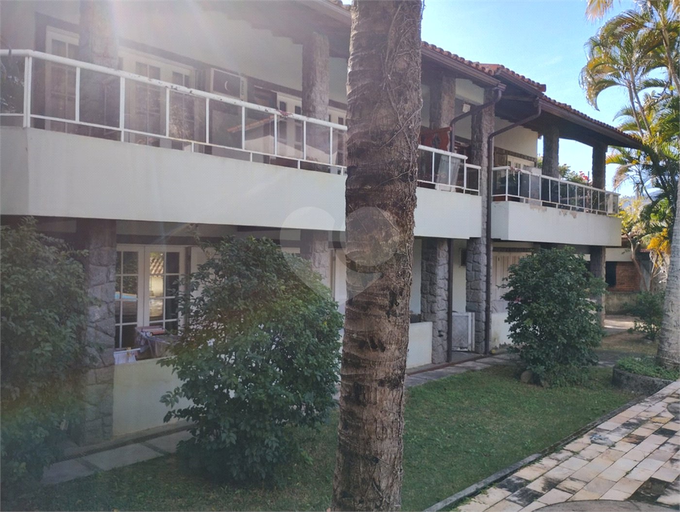 Casa à venda com 5 quartos, sendo 3 suítes, no condomínio Vilarejo, Rio de Janeiro - RJ