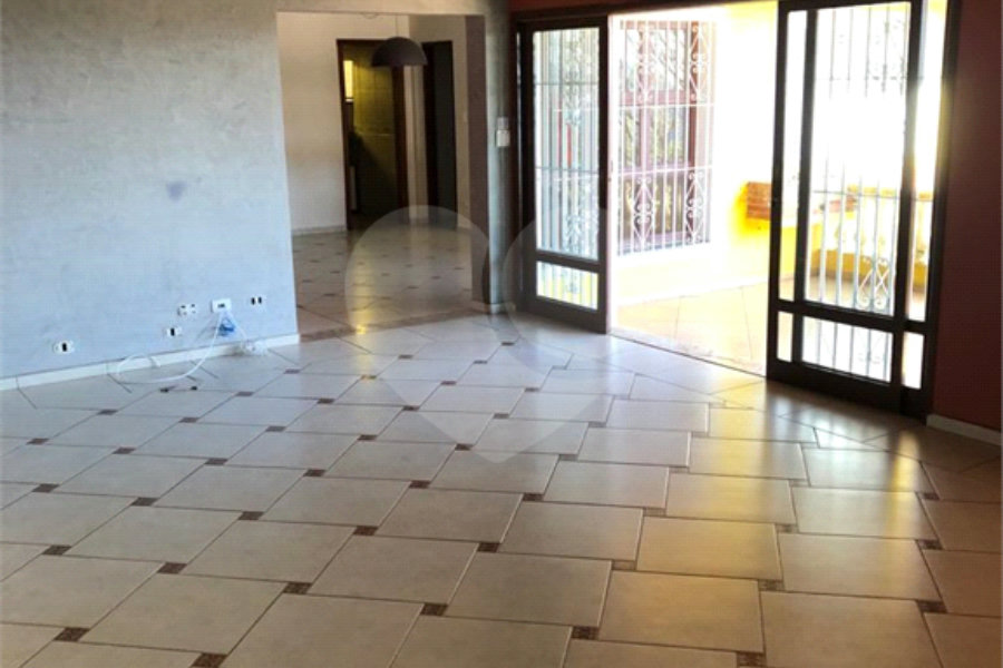 Casa Térrea à venda com 4 quartos, sendo 2 suítes, em Roseira, Mairiporã, SP