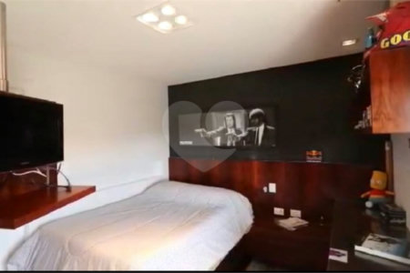 Casa à venda com 5 suítes no condomínio Parque Arco Iris, Atibaia - SP