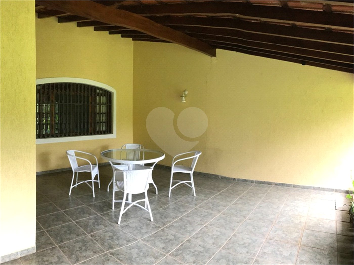Casa à venda com 5 quartos, sendo 3 suítes, no condomínio Recanto das Flores, Indaiatuba - SP