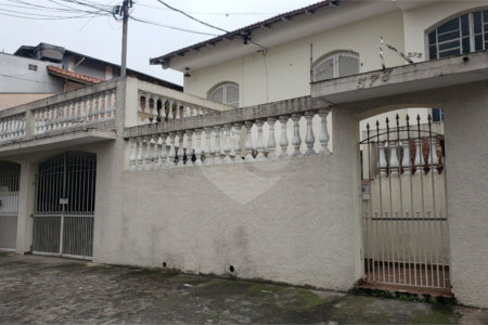 Sobrado à venda com 3 quartos, sendo 1 suíte,  em Jardim Prudência, São Paulo, SP