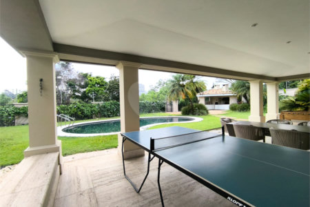 Casa à venda com 5 quartos, sendo 4 suítes, em Cidade Jardim, São Paulo, SP