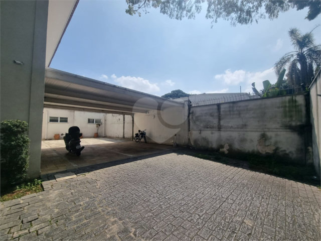 Sobrado à venda com 6 suítes em Alto de Pinheiros, São Paulo, SP