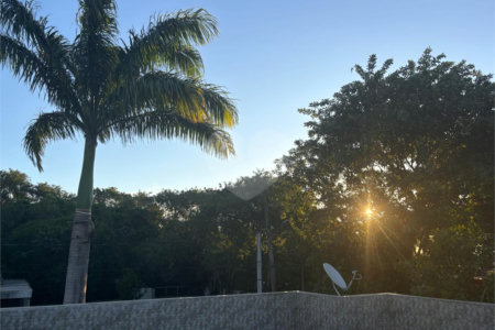 Casa à venda com 3 quartos, sendo 2 suítes, no condomínio Recanto das Palmeiras, Rio de Janeiro - RJ