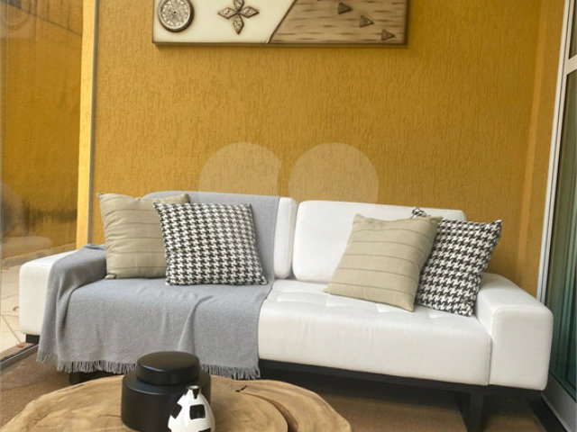 Casa à venda com 4 quartos, sendo 3 suítes,  no condomínio Quintas de São Fernando, Cotia - SP