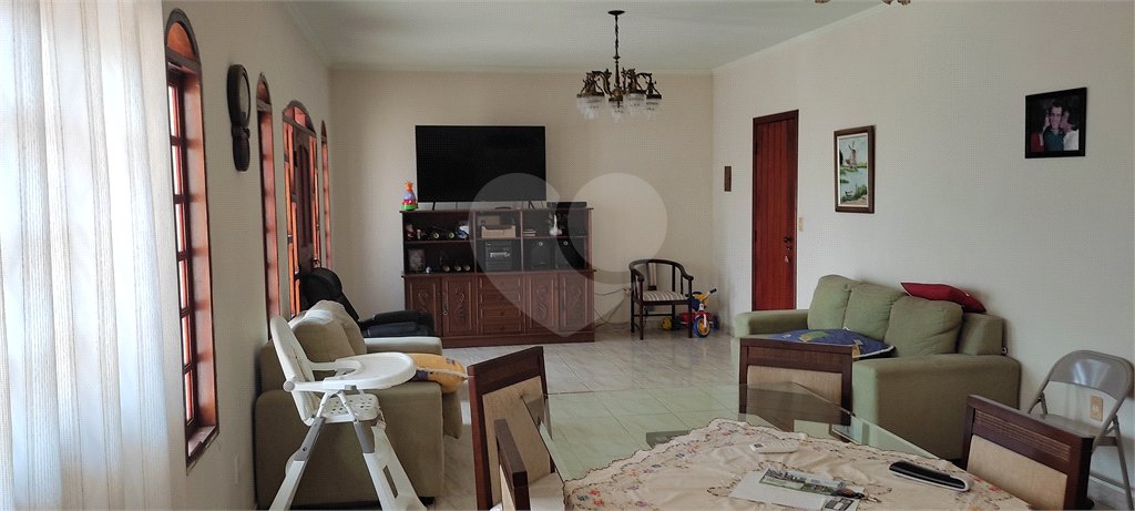 Sobrado à venda com 3 quartos, sendo 1 suíte, em Vila Almeida, Indaiatuba, SP