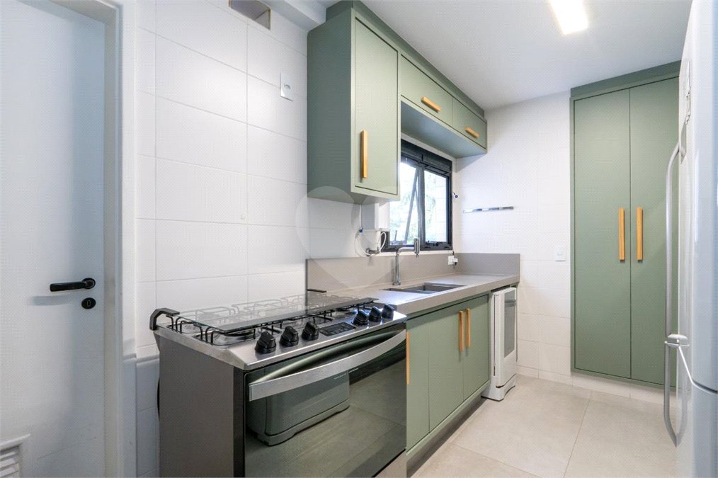 Apartamento à venda com 3 quartos, sendo 1 suíte, em Jardim Morumbi, São Paulo, SP