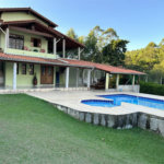 Sítio encantador em Nazaré Paulista – 1.000 m² de terreno, piscina e varanda gourmet