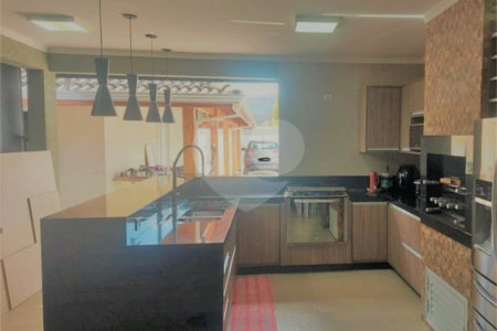 Casa à venda com 5 quartos, sendo 1 suíte, em Jardim Shangri-lá, Atibaia, SP