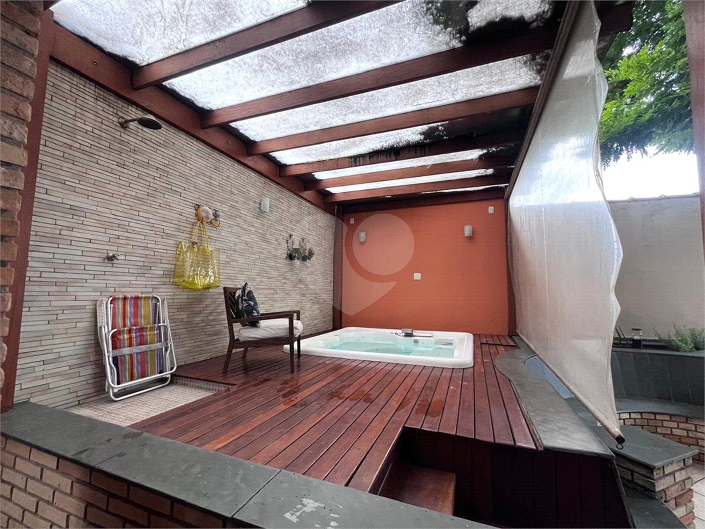 Casa à venda com 4 quartos, sendo 2 suítes, no condomínio Jornalista Américo Ariza, São Paulo - SP