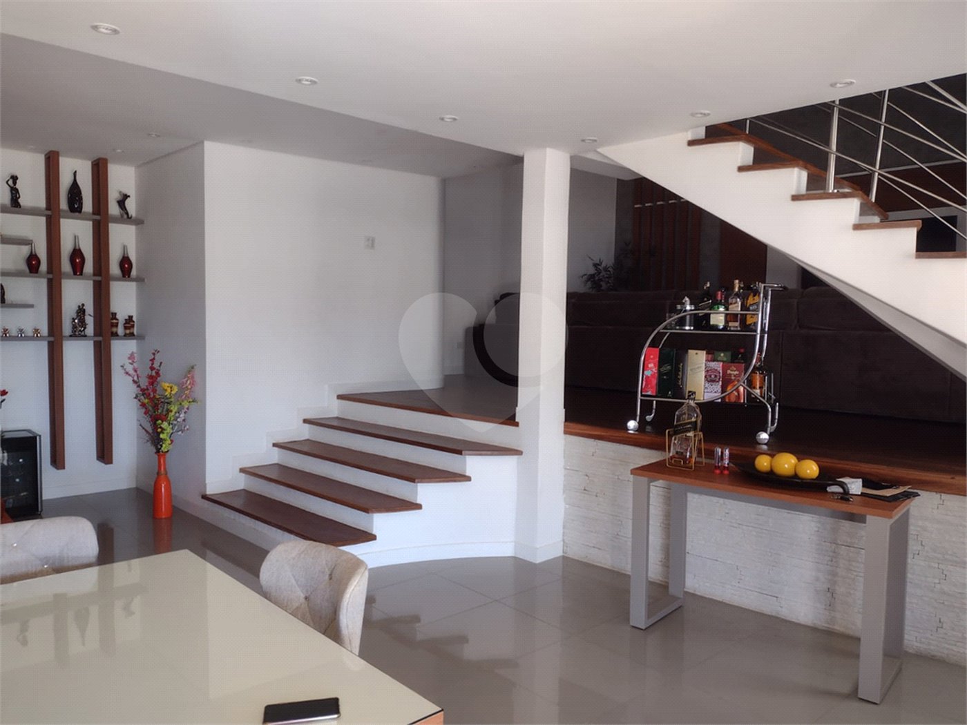 Casa à venda com 5 quartos, sendo 4 suítes, no condomínio Clube Florada Suzano, Suzano - SP