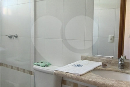 Sobrado à venda com 3 suítes em Vila Petrópolis, Atibaia, SP