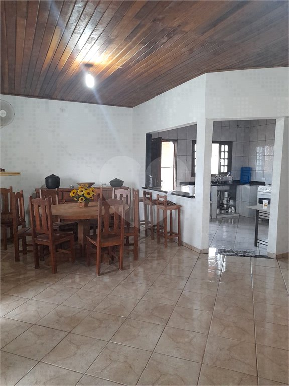Chácara à venda com 3 quartos, sendo 1 suíte, no Centro, Porangaba, SP