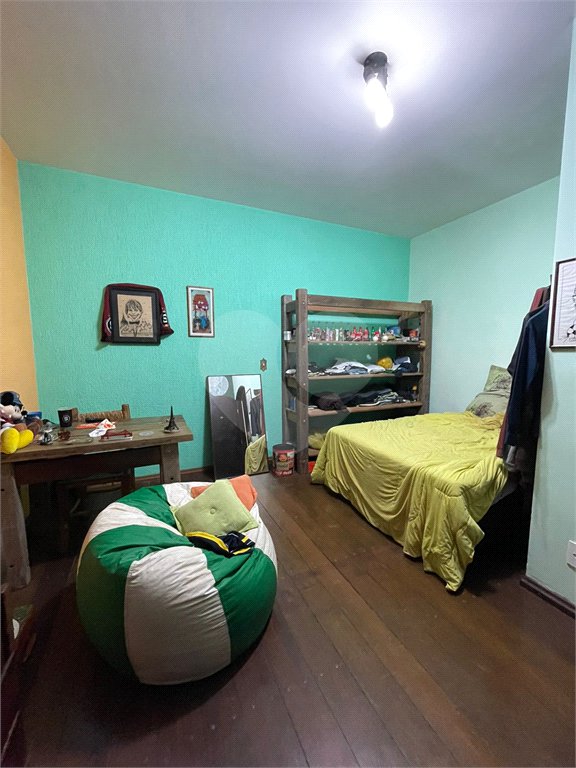 Sobrado à venda com 4 quartos, sendo 1 suíte,  em Vila Suissa, Mogi das Cruzes, SP