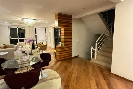 Casa à venda com 4 suítes no condomínio East Village, São Paulo - SP