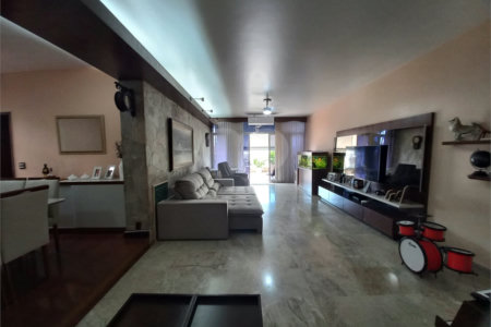 Cobertura à venda com 5 quartos, sendo 2 suítes,  em Grajaú, Rio de Janeiro, RJ