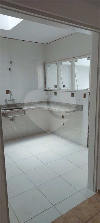 Sobrado à venda com 3 quartos, sendo 2 suítes, em Vila Paulicéia, São Paulo, SP