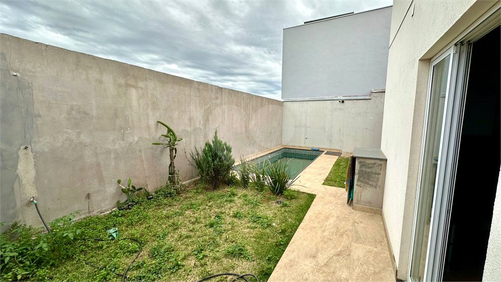 Sobrado a venda com 3 dormitorios sendo 1 suite com closet e varanda no bairro Arcoville