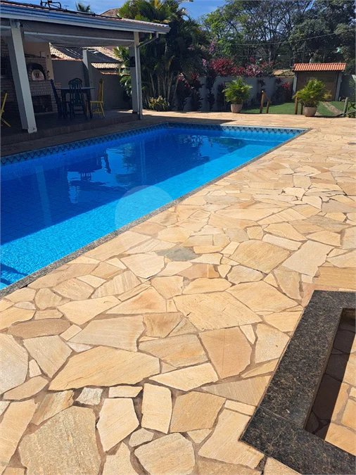 Casa Ampla com 5 Dormitórios, Piscina e Lazer Completo em Terreno de 1.260 m²