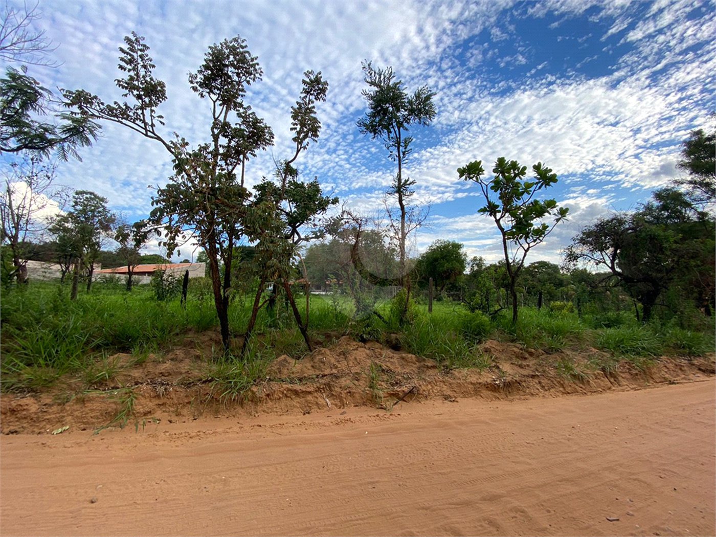 Terreno com 3.075,00 m² de área total.