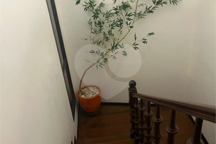 Sobrado Espaçoso e Decorado nas Palmas do Tremembé – 316m², Suíte com Varanda e 3 Vagas