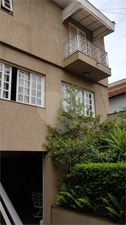 Sobrado à venda com 3 suítes em Vila Gumercindo, São Paulo, SP
