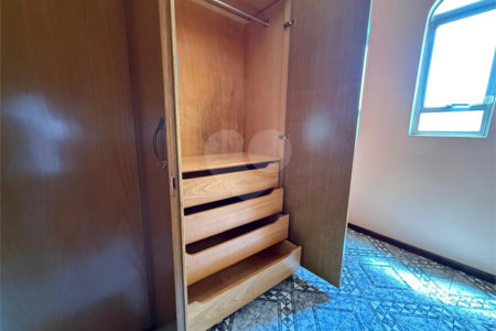 Sobrado à venda com 3 quartos, sendo 1 suíte, em Cidade Líder, São Paulo, SP