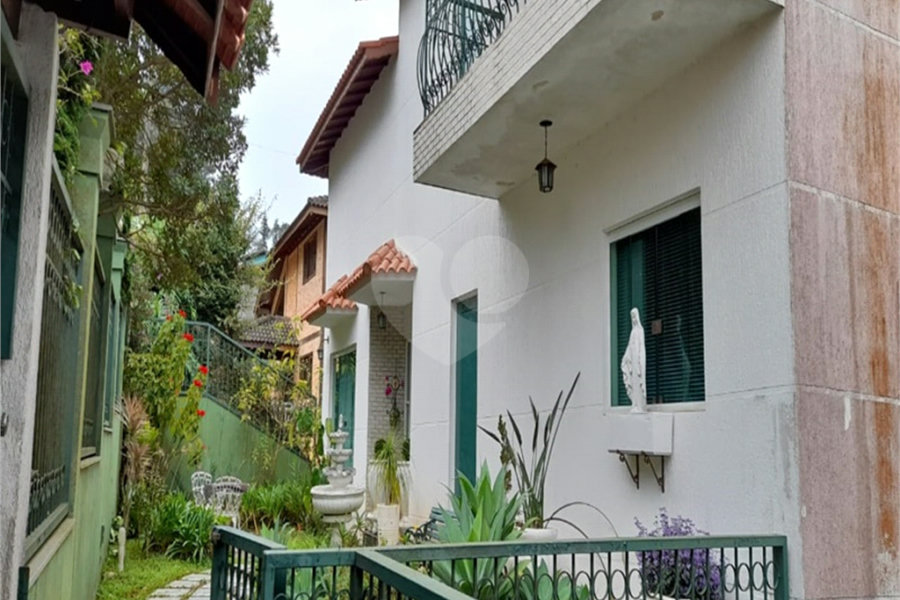 Casa à venda com 5 quartos, sendo 3 suítes,  no condomínio Alpes da Cantareira, Mairiporã - SP