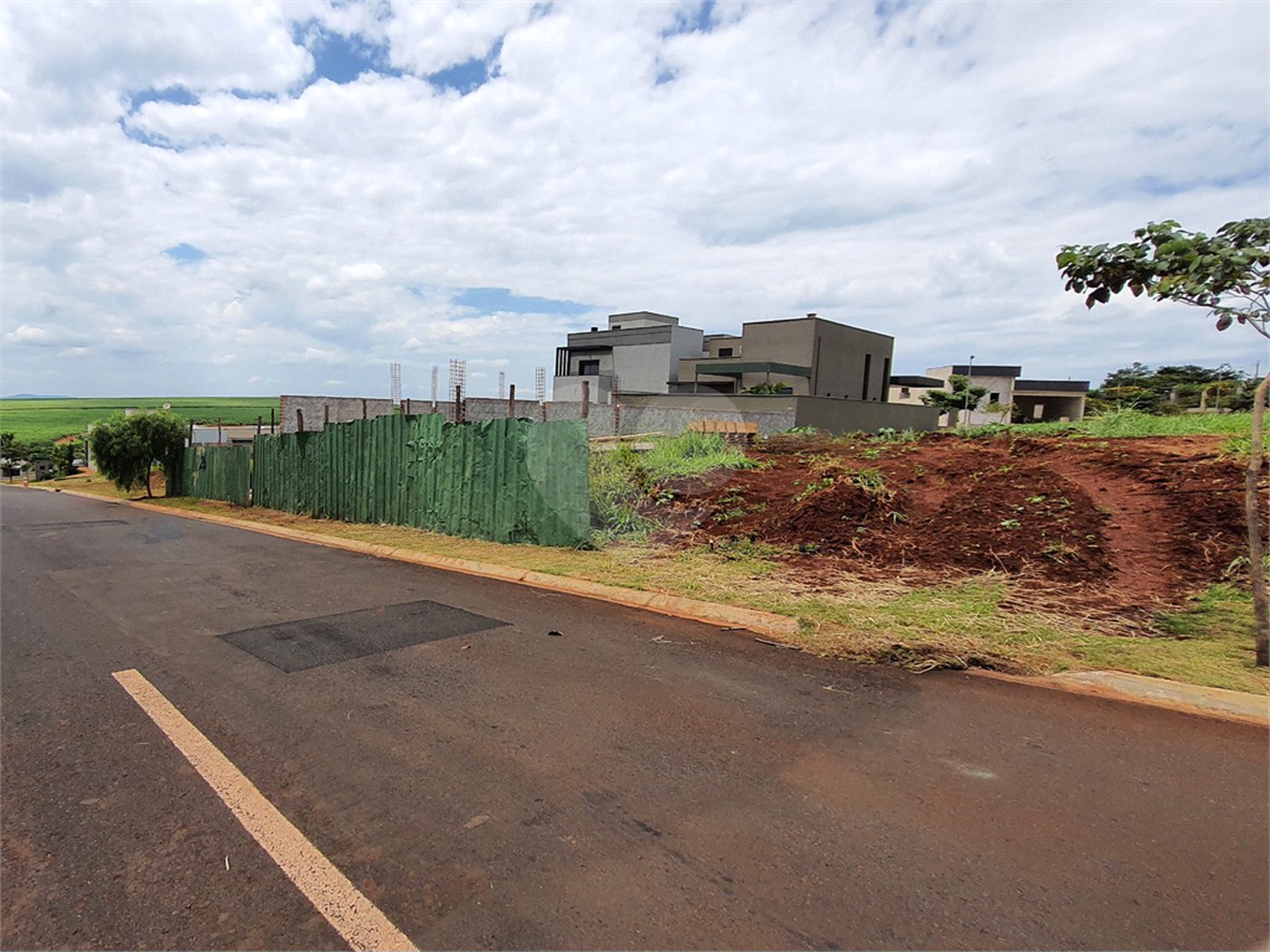 Terreno à venda no condomínio Alto da Boa Vista Cravinhos, Cravinhos - SP