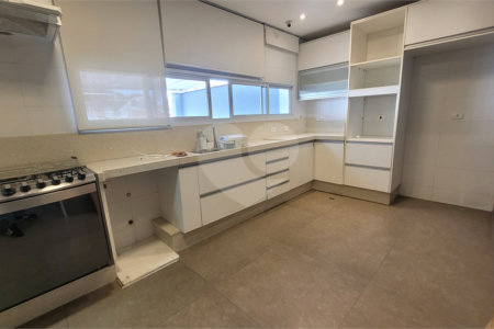 Casa Térrea à venda com 5 quartos, sendo 2 suítes, em Água Fria, São Paulo, SP