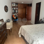 Casa à venda com 4 quartos, sendo 3 suítes, no condomínio Vitoria Regia, São Paulo - SP
