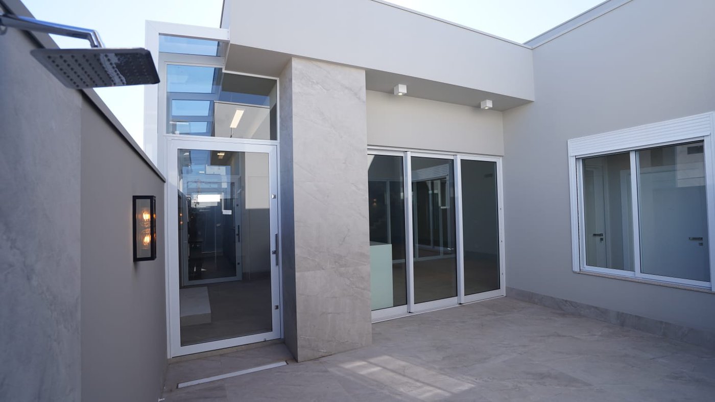 Casa à venda com 4 quartos, sendo 1 suíte, em Parque Residencial Mart Ville, Presidente Prudente, SP