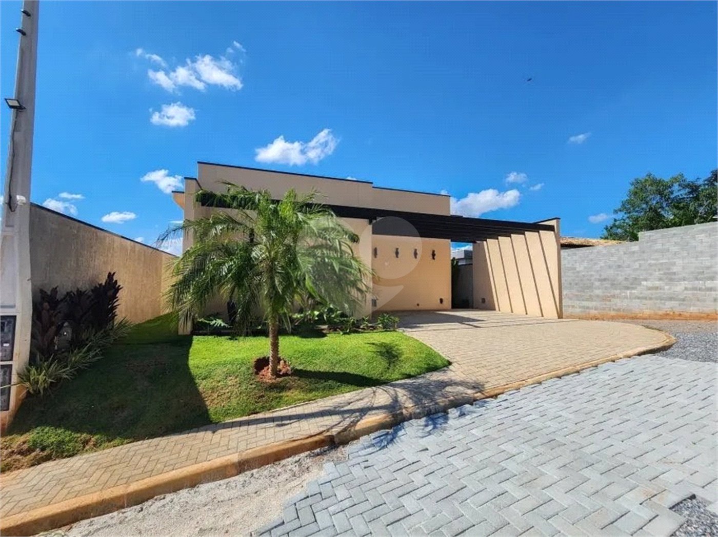 Casa à venda com 3 quartos, sendo 1 suíte, no condomínio Residencial Consoli, Atibaia - SP