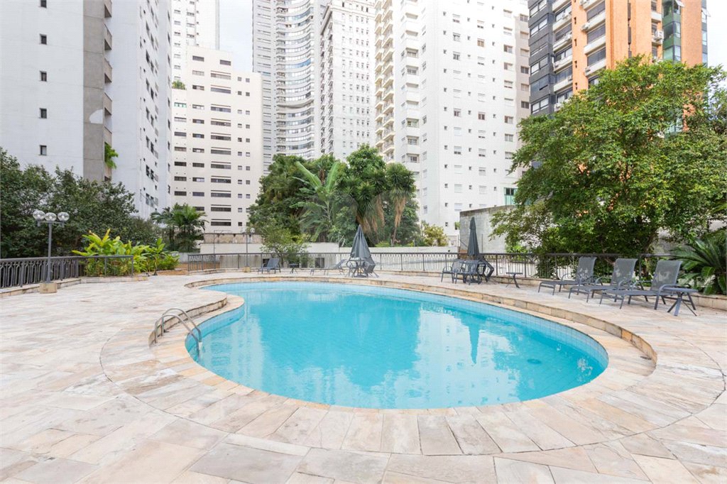 Apartamento à venda com 3 quartos, sendo 2 suítes, em Itaim Bibi, São Paulo, SP