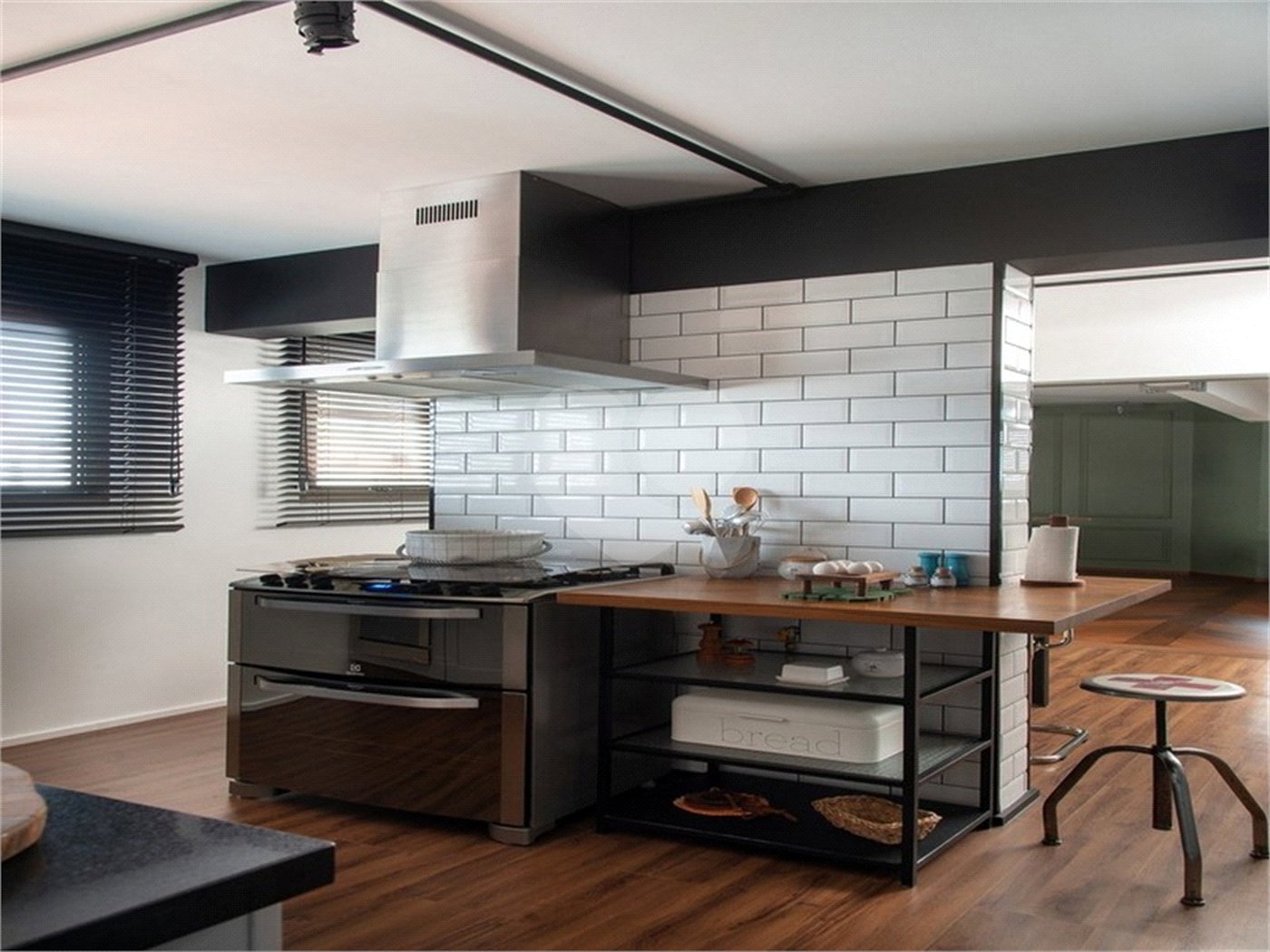 Apartamento à venda com 3 quartos, sendo 2 suítes,  em Campo Belo, São Paulo, SP