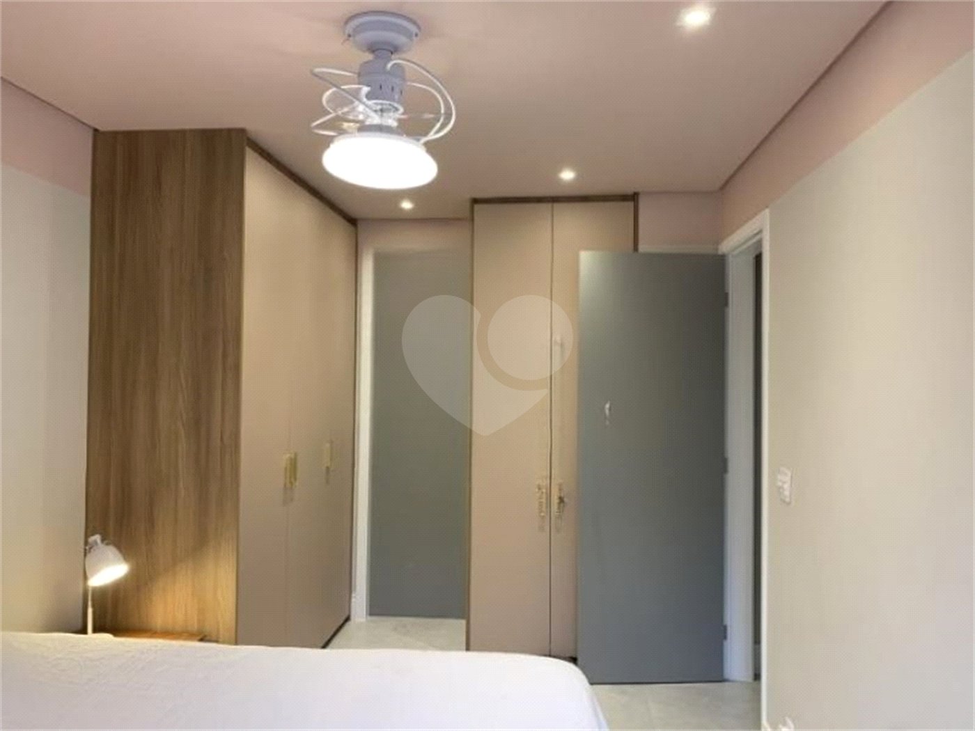 Apartamento à venda com 3 quartos, sendo 1 suíte,  em Cidade São Francisco, São Paulo, SP
