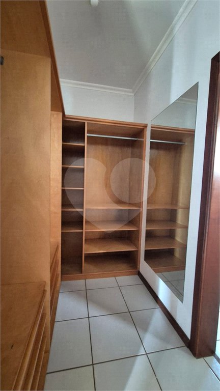 Casa à venda com 4 quartos, sendo 2 suítes, no condomínio Residencial Grape Village, Vinhedo - SP