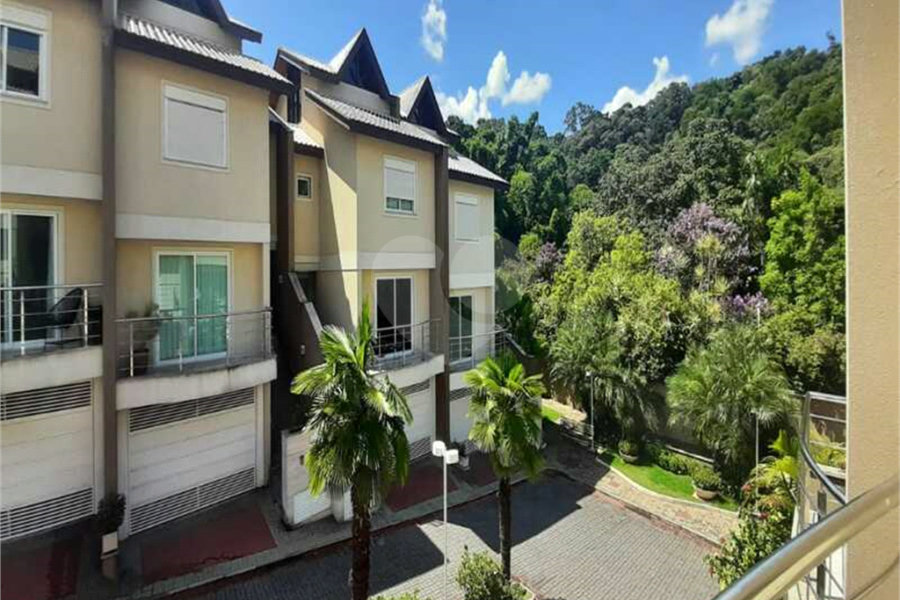 Casa à venda com 4 quartos, sendo 2 suítes, no condomínio Florada da Serra, São Paulo - SP