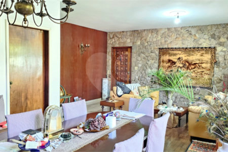 Casa à venda com 4 quartos, sendo 2 suítes,  em Jardim Maristela, São Paulo, SP