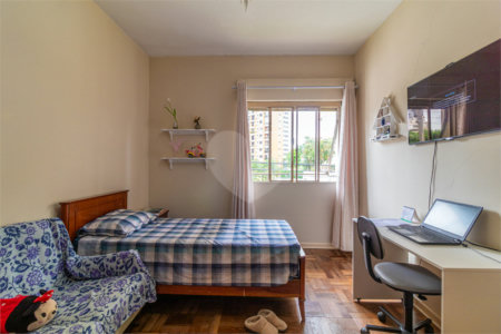 Sobrado à venda com 4 quartos, sendo 1 suíte, em Campo Belo, São Paulo, SP