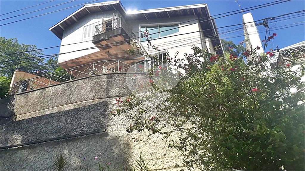 Sobrado à venda com 4 quartos, sendo 3 suítes, em Tremembé, São Paulo, SP
