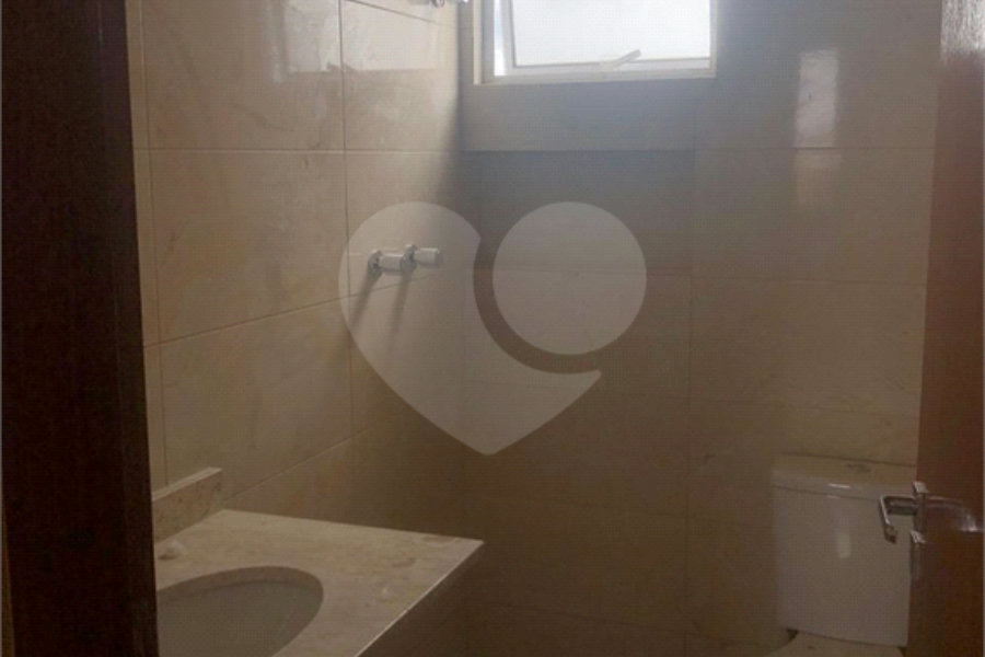 Casa à venda com 3 quartos, sendo 1 suíte, no condomínio Cond Batinga, São Paulo - SP